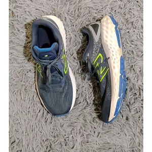 New Balance Men's Size 9.5 Fresh Foam EVOZ V2 Running Shoes (Size Tag Damaged)